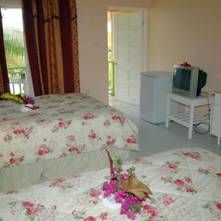 Our Past Time Hotel Negril Room photo