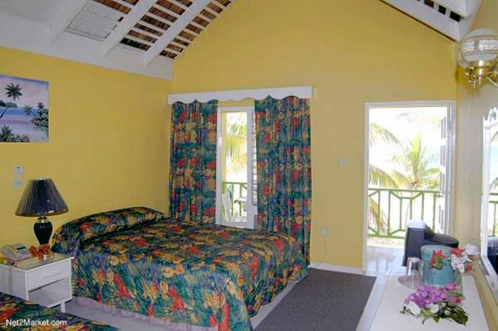 Our Past Time Hotel Negril Room photo